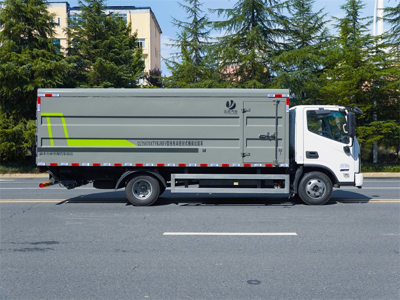 CLT5070XTYBJBEV型电动密封式桶装垃圾车 欧马可智蓝