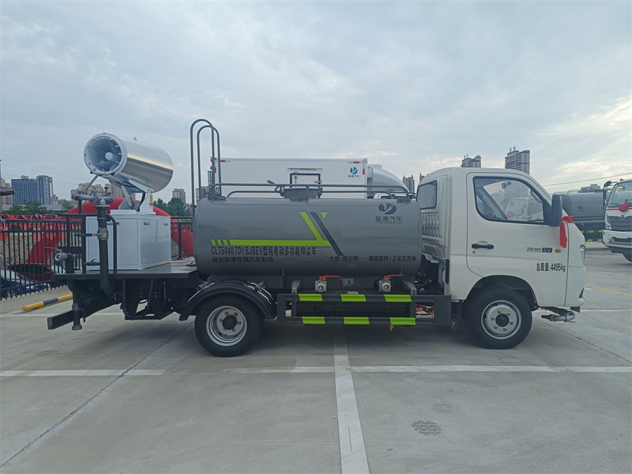 福田纯电动小型洒水车-福田新能源3吨洒水车