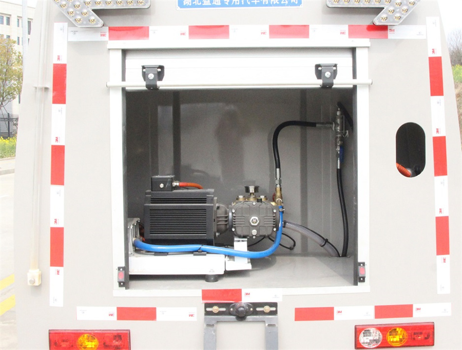 福田新能源小型路面养护车-福田小型纯电动路面养护车