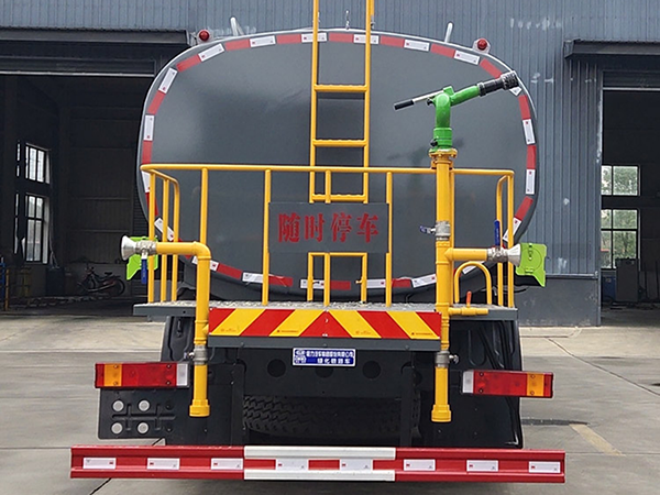 东风D17前四后八25-30方/吨绿化喷洒车