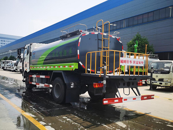 解放系列14.26方绿化喷洒车