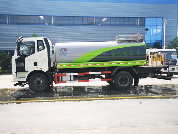 解放系列11.91方绿化喷洒车