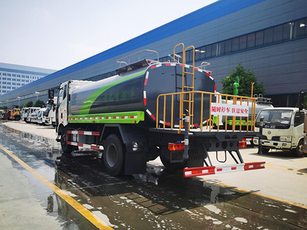 解放系列11.91方绿化喷洒车