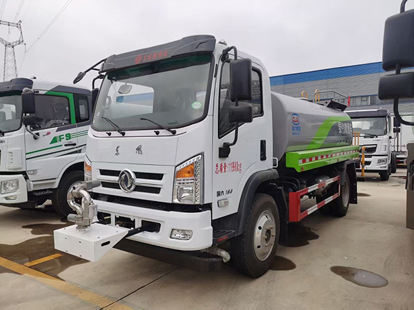 东风9吨洒水车