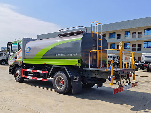 东风D9系列12.33方洒水车
