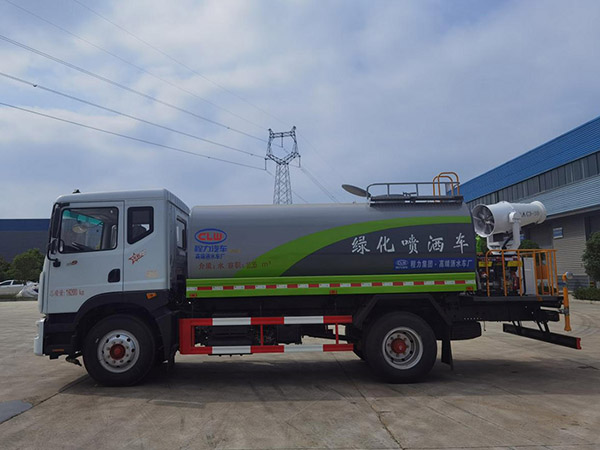 东风D9系列14.17方绿化喷洒车