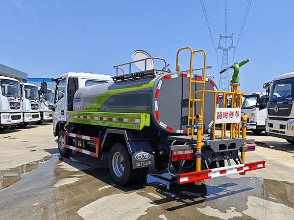 东风D6.F6系列4.84方绿化喷洒车