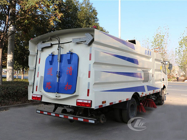 不上牌2.5方水 5方尘东风多利卡扫路车