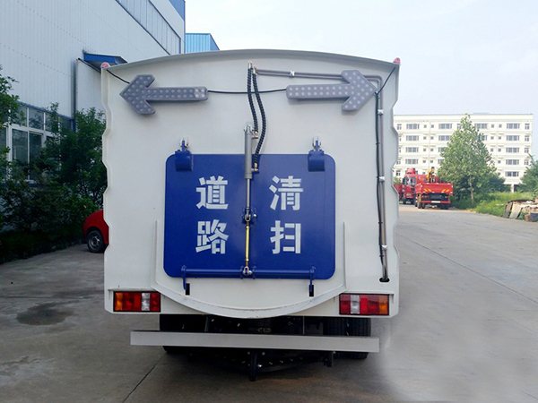 不上牌0.8方水 2方尘福田小卡扫路车