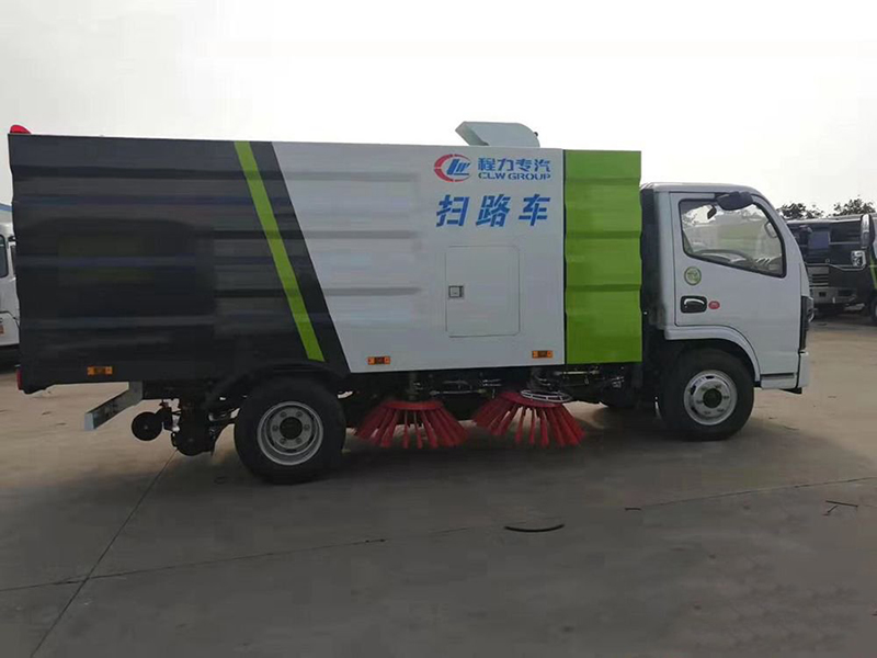 东风小多利卡扫路车