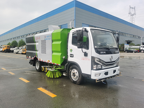 东风小多利卡洗扫车