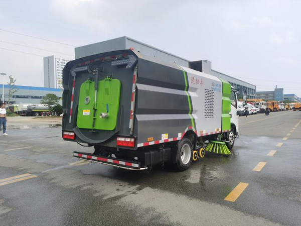 东风小多利卡洗扫车