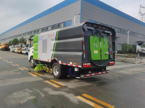 东风小多利卡洗扫车