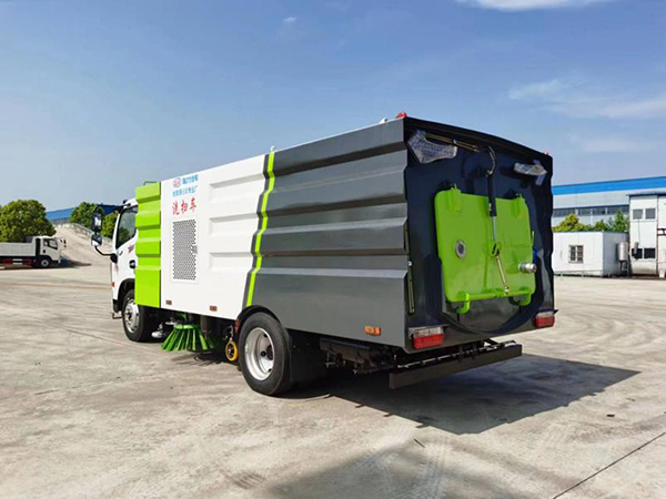 东风大多利洗扫车