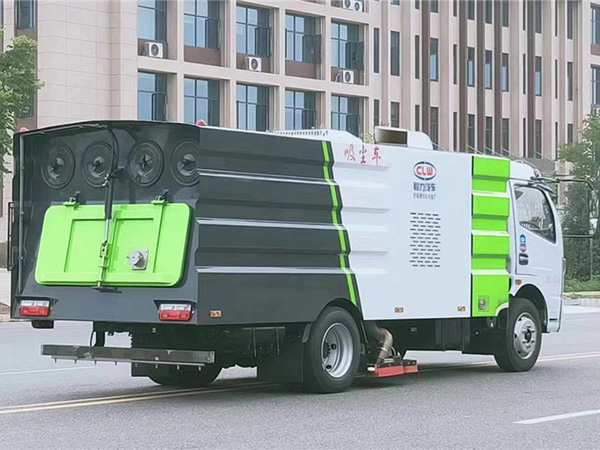 国六东风大多利卡8吨1.5水6尘吸尘车