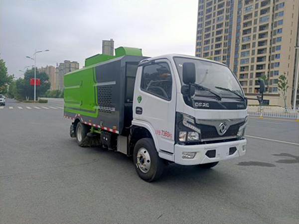 东风小多利卡后置吸尘车