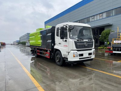 东风天锦后置吸尘车