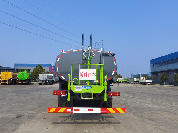 东风D3后双桥20-25方/吨绿化喷洒车