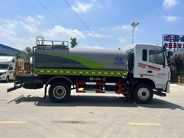 东风专底系列12.3方洒水车