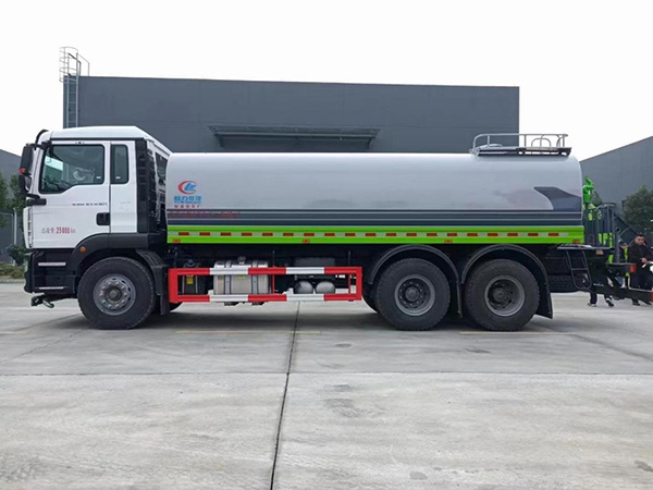 重汽汕德卡后双桥系列20-25方/吨绿化喷洒车