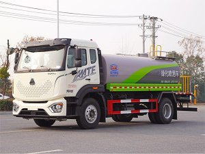 重汽NX系列13.6方绿化喷洒车