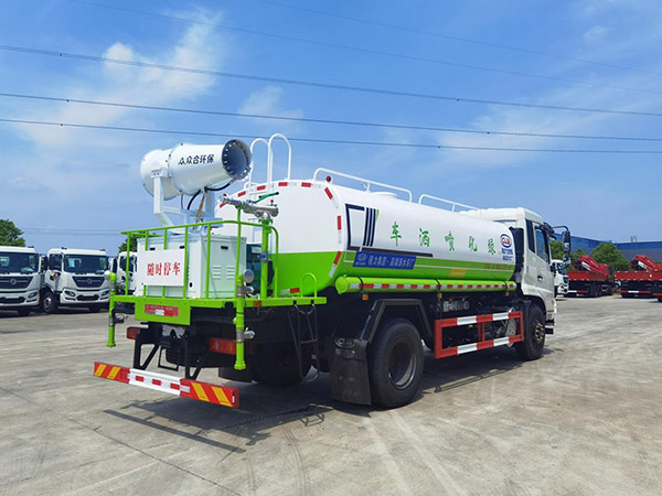 东风天锦系列13.32方绿化喷洒车