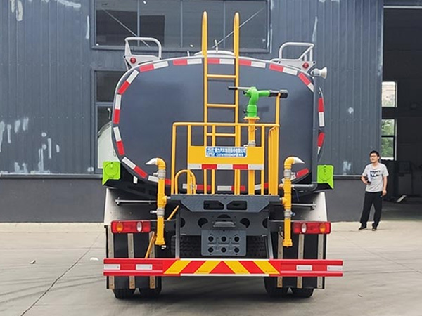 东风天锦系列12方洒水车