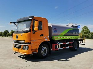 陕汽轩德14.26方绿化喷洒车