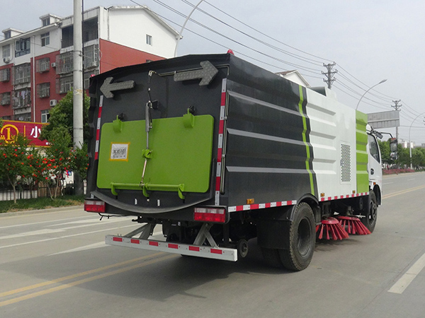 东风大多利卡扫路车国VI