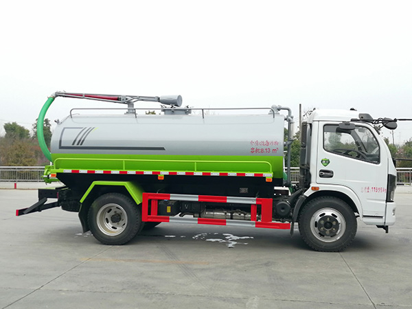 东风大多利卡吸粪车