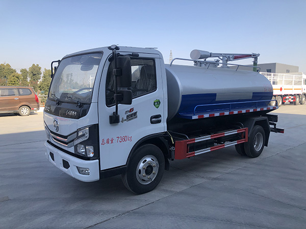 东风小多利卡吸粪车