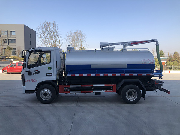 东风小多利卡吸粪车