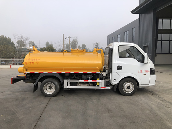 东风途逸吸粪车