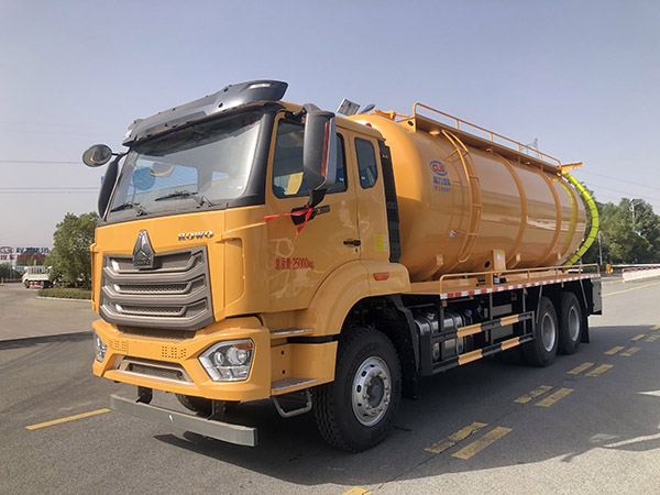 豪沃重载13.8方吸污车