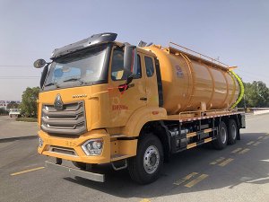 豪沃重载13.8方吸污车