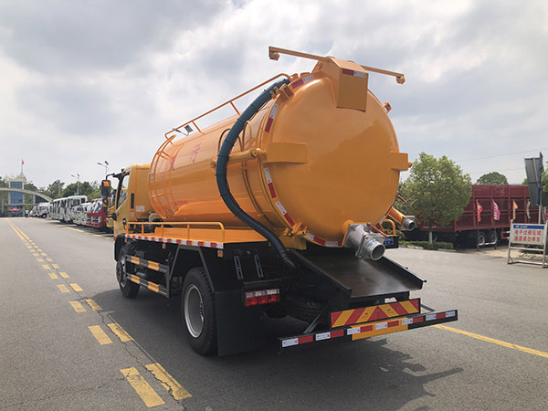 东风多利卡重载10方吸污车