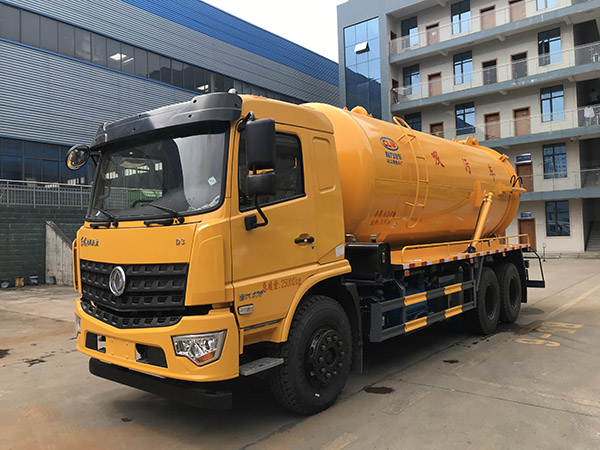 东风专底后双桥吸污车