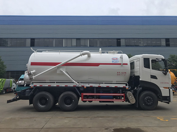 东风天龙吸污车