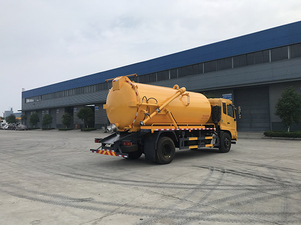 东风天锦吸污车