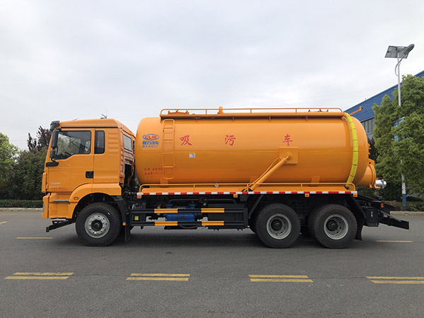 陕汽德龙吸污车