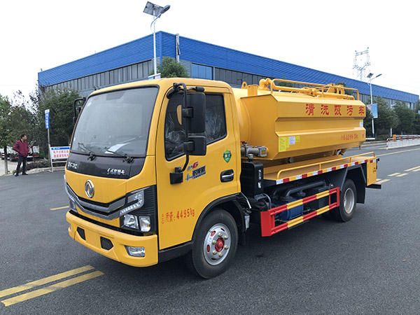 东风小多利卡清洗吸污车