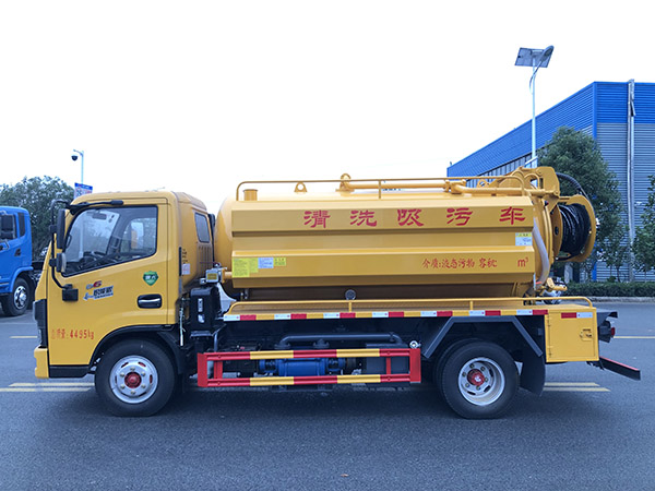 东风小多利卡清洗吸污车