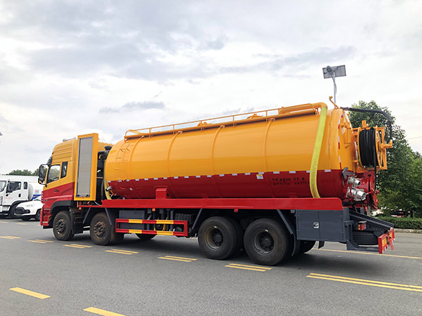 东风天龙前四后八清洗吸污车