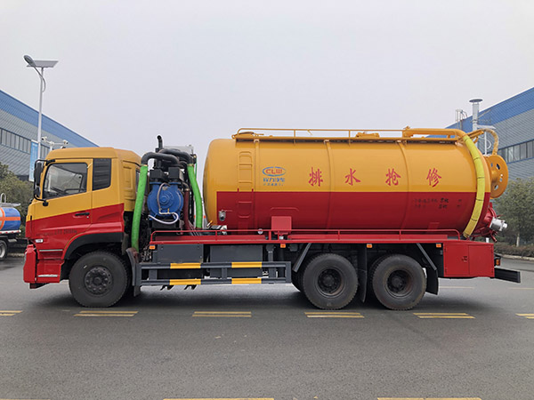东风天龙后双桥清洗吸污车