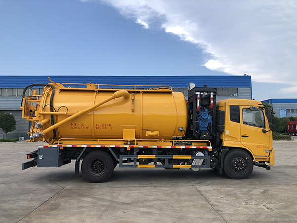 东风天锦带副发清洗吸污车