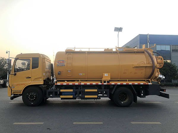 东风天锦一体罐清洗吸污车
