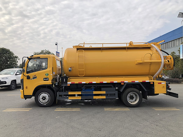 大多利卡一体罐清洗吸污车