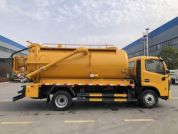 大多利卡一体罐清洗吸污车