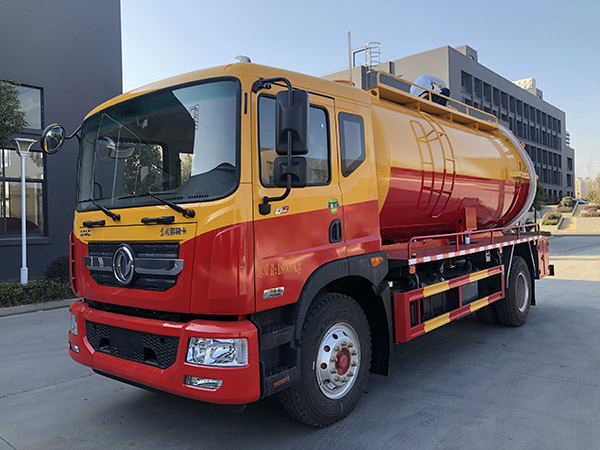 东风D9清洗污车