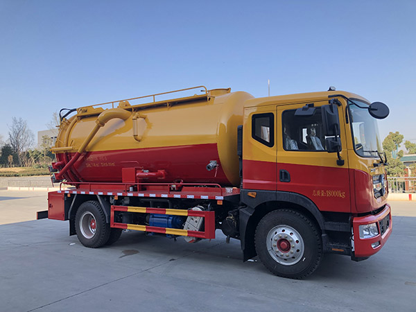 东风D9清洗污车